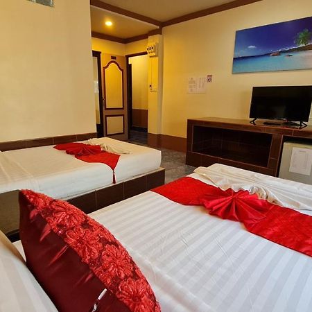 Vech Guesthouse Patong Exteriör bild