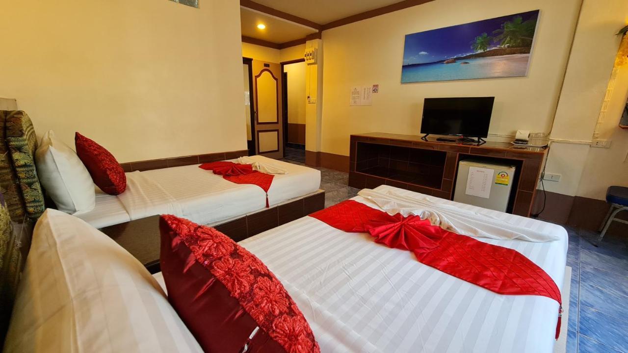 Vech Guesthouse Patong Exteriör bild