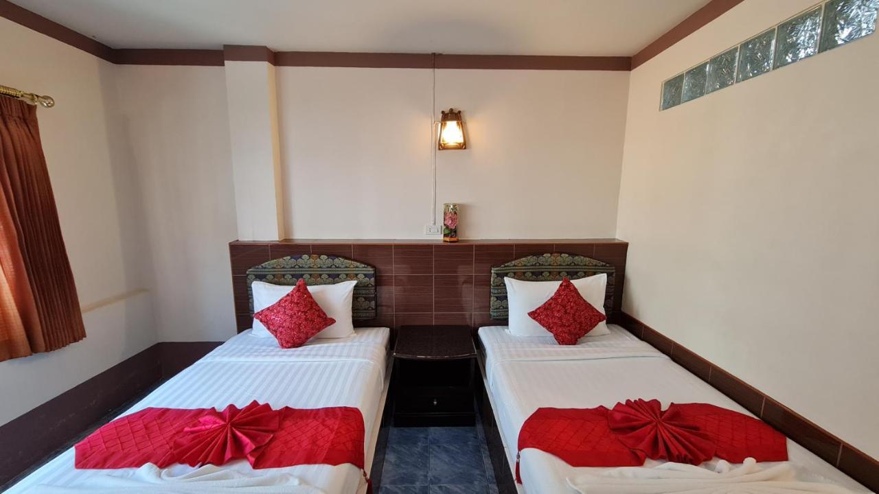 Vech Guesthouse Patong Exteriör bild
